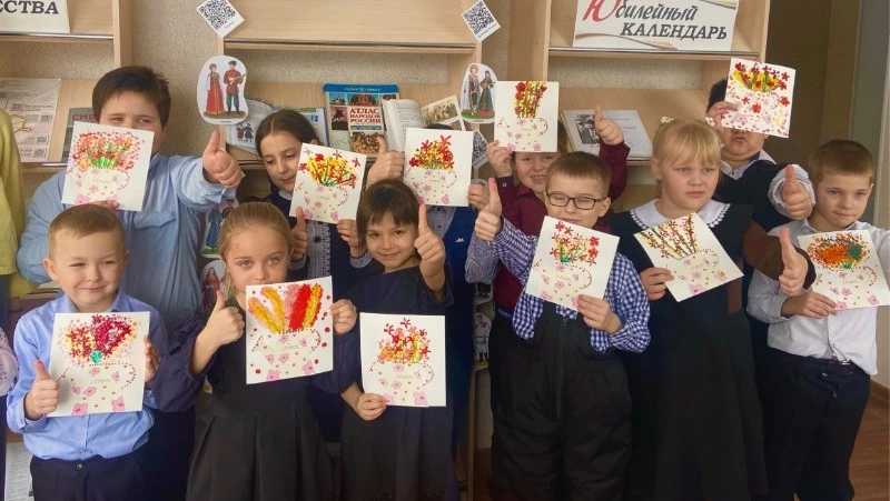 Мастер-класс для детей по созданию открыток прошёл в Прелестненской библиотеке