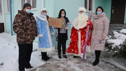 Представители администрации Прохоровского района поздравили матерей героев с Новым годом