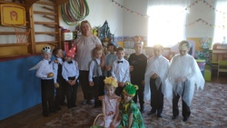 Дошкольники из Подольхов провели театральный утренник в преддверии Дня матери
