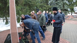 Прохоровцы возложили цветы к памятнику воинам-интернационалистам у площади Славы