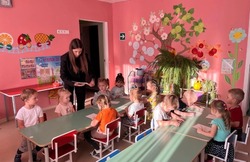 Педагог ДЮЦ провела мастер-класс по лепке из солёного теста  в Прелестненском дошкольном учреждении