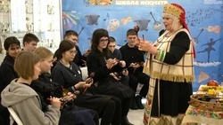 Педагог Прохоровской детской школы искусств провела мастер-класс игры на шумовых инструментах