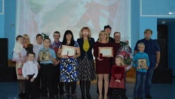 Две жительницы Прохоровки получили знаки «Материнская слава»