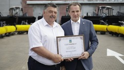 Глава региона Вячеслав Гладков вручил сертификаты на новую коммунальную технику