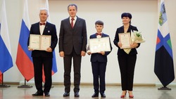 Вячеслав Гладков вручил 50 губернаторских стипендий школьникам в сфере культуры