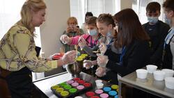 Воспитанницы центра социализации ребёнка в Прохоровке попробовали себя в кулинарии