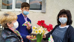 Воспитанники Прохоровского центра развития ребёнка поздравили ветеранов дома-интерната