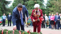 Прохоровцы и гости муниципалитета почтили память погибших воинов в танковом сражении под Прохоровкой