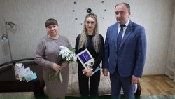 Глава Прохоровского мунокруга Антон Кулев поздравил вдов героев СВО в преддверии 8 марта