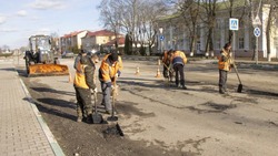 Дорожники приступили к ямочному ремонту асфальтного полотна в Прохоровском районе