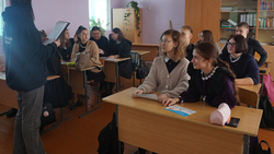 Сотрудники прохоровского ЦМИ «Мир» рассказали школьникам о правилах поведения в интернете