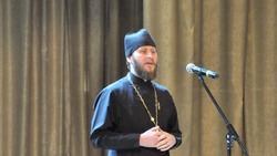 Благочинный Прохоровского округа отец Александр поздравил прихожан с Рождеством Христовым