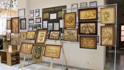 Выставка работ народного мастера Сергея Борзых открылась в библиотеке Рыжкова в Прохоровке
