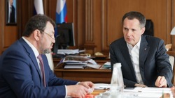 Вячеслав Гладков встретился с руководителем подразделения Росавтодора Сергеем Недялковым