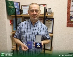 Председатель союза журналистов Прохоровского района Вячеслав Веников получил нагрудный знак  