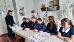 Радьковские школьники узнали о традициях в рамках проекта «Семейная летопись в библиотеке»