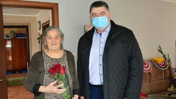 Сергей Канищев поздравил с весенним праздником трёх прохоровских мам