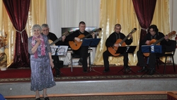 Гитарный ансамбль «Ностальгия» выступил на выездных концертах