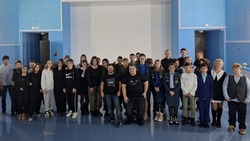 Прохоровские школьники встретились с Романом Павловым - финалистом Высшей Лиги КВН