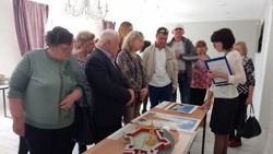 Слабовидящие читатели Прохоровской  библиотеки посетили выставку «Зримый Петербург»