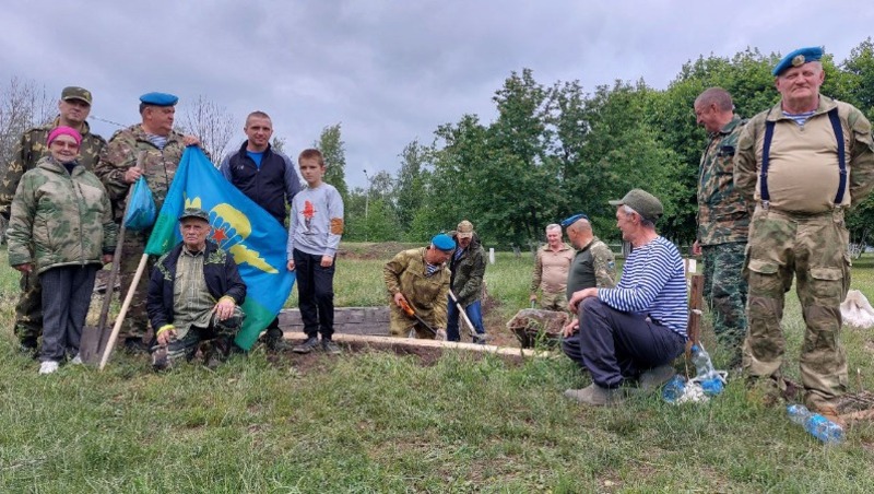 Ветераны ВДВ занялись восстановлением фортификационных сооружений у мемориала «Звонница»