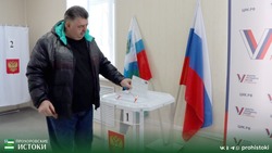 Сергей Канищев проголосовал на своём участке в первый день выборов Президента РФ