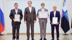 Губернатор области вручил денежный сертификат Прохоровскому выпускнику