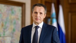 Вячеслав Гладков поздравил работников сферы самоуправления с профессиональным праздником