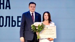 Премия «Творчество. Мастерство. Успех» вручена директору центральной библиотеки Оксане Глазуновой