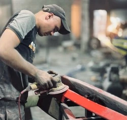 Денис Кашников открыл свою автомастерскую благодаря поддержке государства