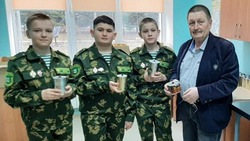 Вязовские четвероклассники научились делать окопные свечи для солдат