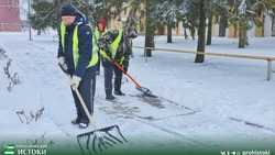 Прохоровские коммунальные службы приступили к уборке снега с самого раннего утра