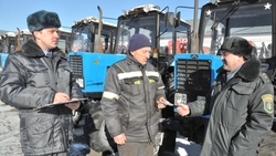 Гостехнадзор проверил готовность машин Прохоровской зерновой компании к полевым работам